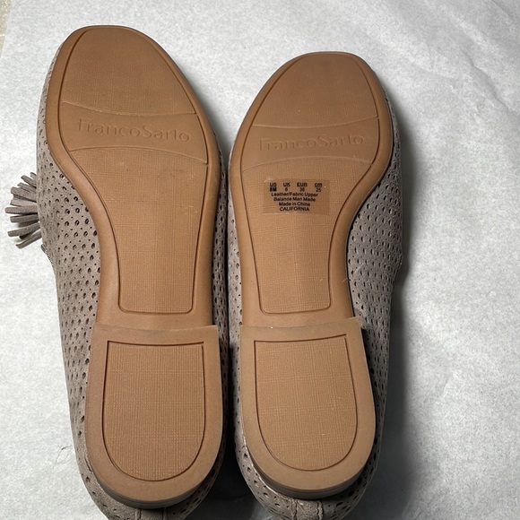 Franco Sarto Perforated Loafer Flats Tassel Taupe Size 8 - Picture 7 of 7
